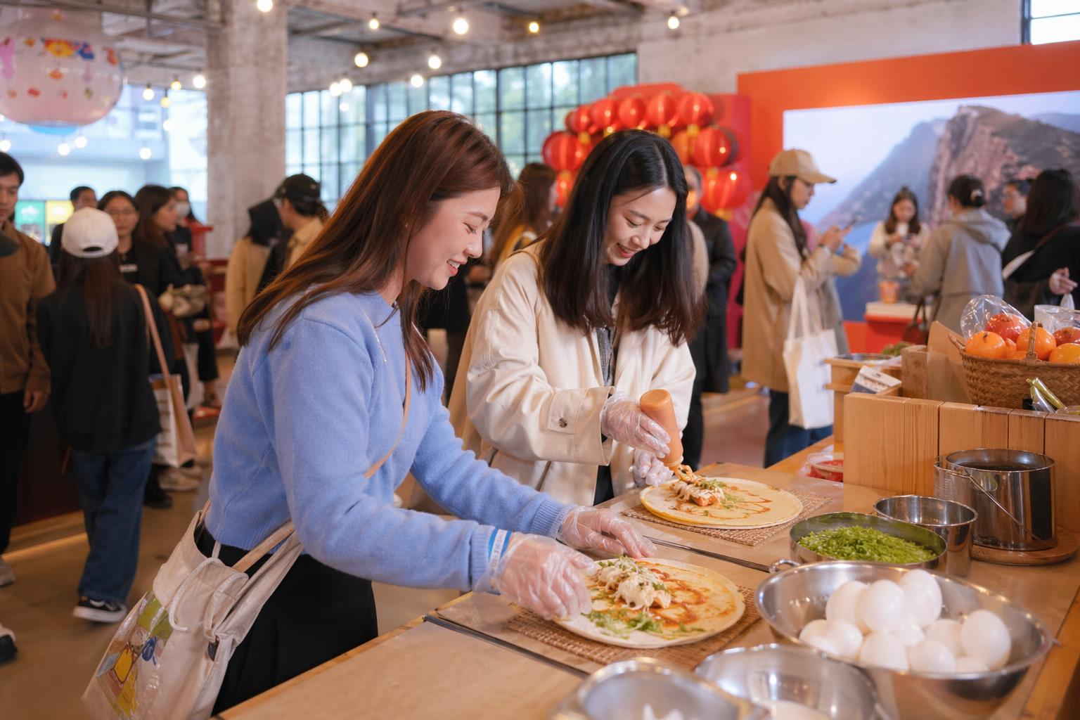 타이완 관광 기사 핵심 맥락을 보여주는 이미지 - 콘셉트 역시 ‘24시간’에 맞춰 설계됐다. 낮과 밤의 타이완을 연상시키는 프로그램을 통해 야시장 감성과 로컬 문화의 일상적인 즐거움을 강조하고,...