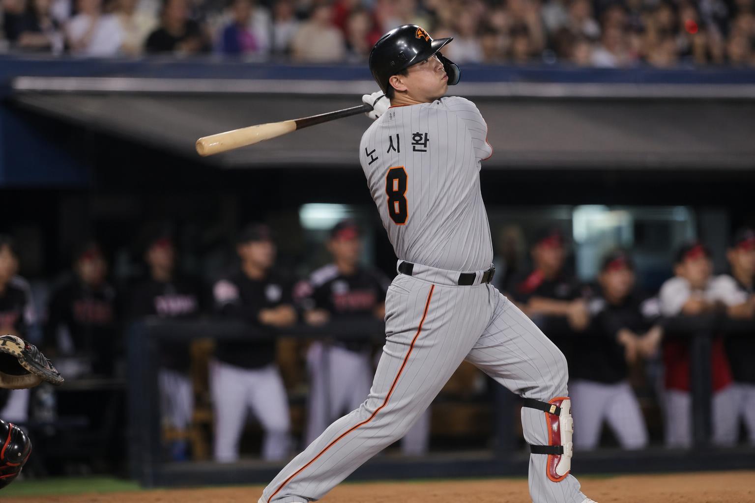 [노시환, 홈런, 한화] 기사 핵심 맥락을 보여주는 이미지 - 노시환은 이날 4번 타자 겸 3루수로 선발 출전해 1군 복귀전을 치렀다. 경기 초반 2회초 첫 타석에서는 LG 선발 이정용을 상대로 삼구삼진으로...