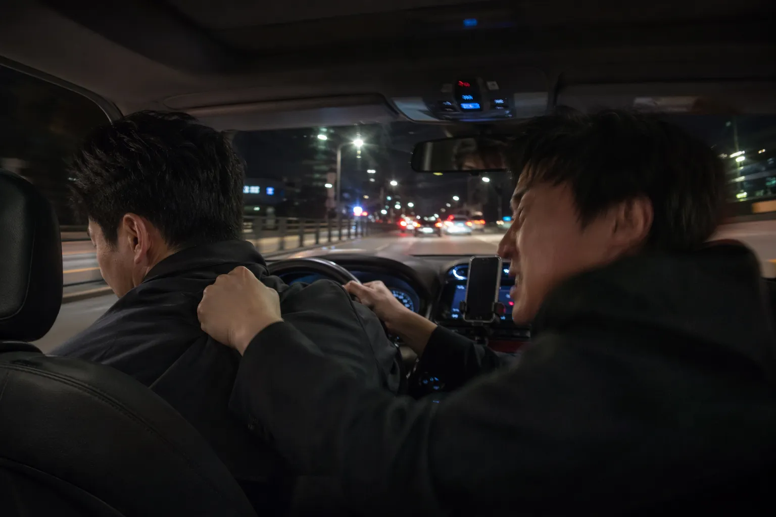 [음주운전, 법원, 블랙박스] 기사 핵심 맥락을 보여주는 이미지 - 검찰은 A씨의 행위가 단순 사고를 넘어 살인으로 평가될 여지가 크다고 주장했다. 특히 차량을 급가속하거나 급격히 핸들을 꺾는 등 위험 운전을 이...