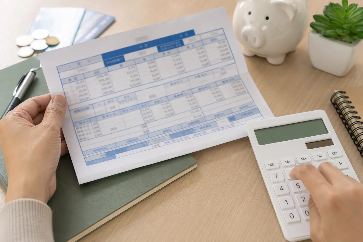 건강보험료 정산, 월급명세서, 국민건강보험 기사 핵심 맥락을 보여주는 이미지 - 연합뉴스에 따르면 국민건강보험공단은 직장가입자 1천671만명 을 대상으로 2025년도 보수 변동 명세를 반영해 연말정산을 실시했고, 그 결과 전...