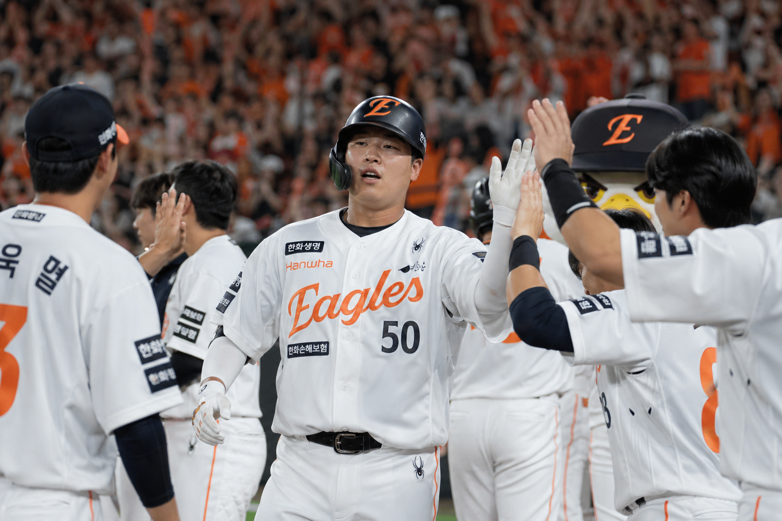 한화이글스 경기장 기사 핵심 맥락을 보여주는 이미지 - 한화는 7회에도 힘을 더했다. 상대의 실책과 강백호의 적시타가 더해지며 2점을 보태 승부를 사실상 굳혔다. 강백호는 총 3안타로 5타점을 기록하...
