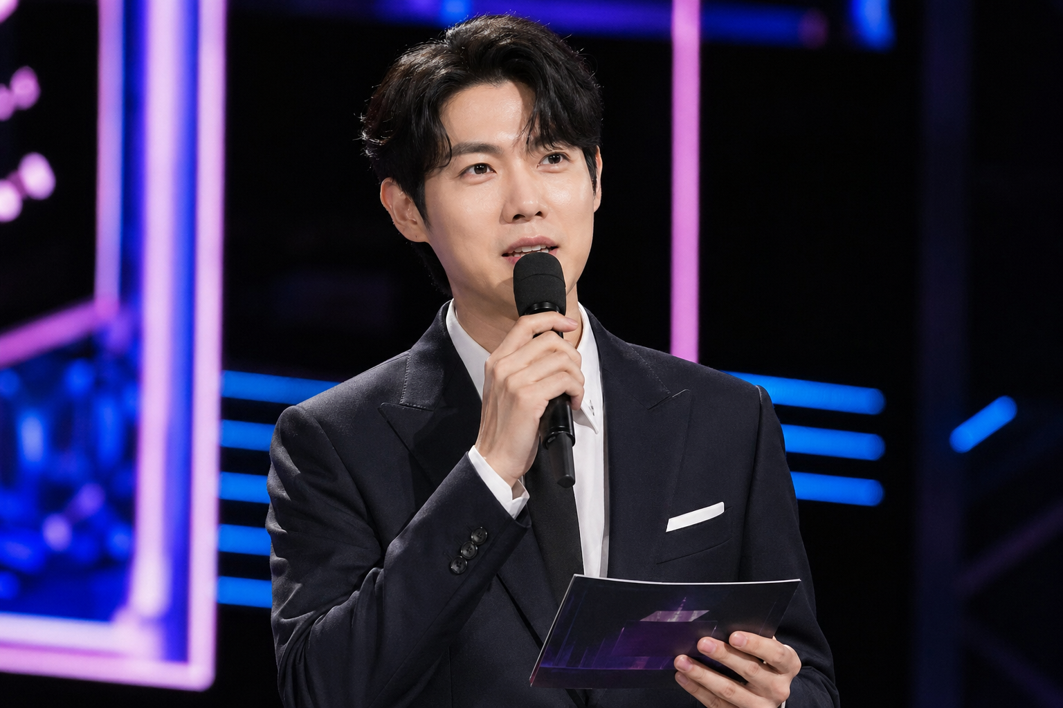 [손태진, 트롯MC, 더트롯쇼] 기사 영향과 배경을 설명하는 이미지 - 국내 트롯 시장에서 방송 포맷은 크게 ‘무대 중심’과 ‘경쟁·랭킹 중심’으로 나뉜다. ‘더트롯쇼’는 후자에 속하는 성격이 강하며, 그만큼 MC에...